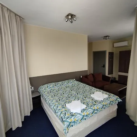 Opera Family - Former מלון