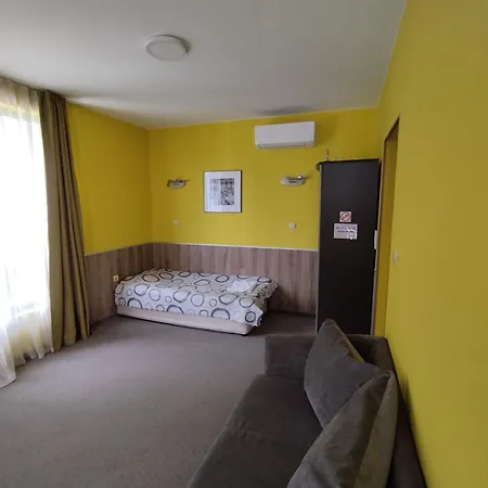 Opera Family - Former מלון