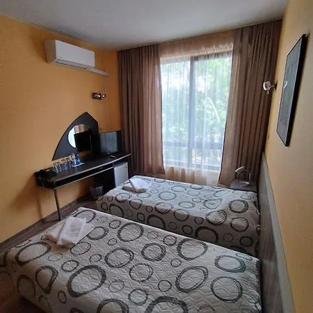 מלון Opera Family - Former