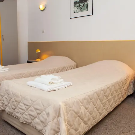 Opera Family - Former וארנה