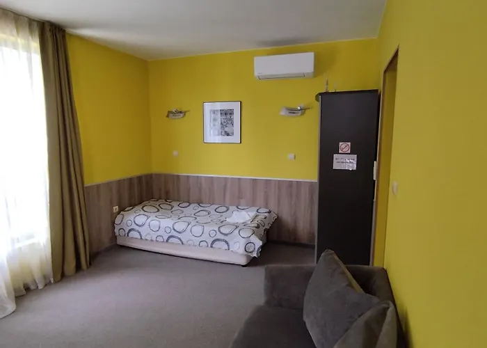 Opera Family - Former מלון