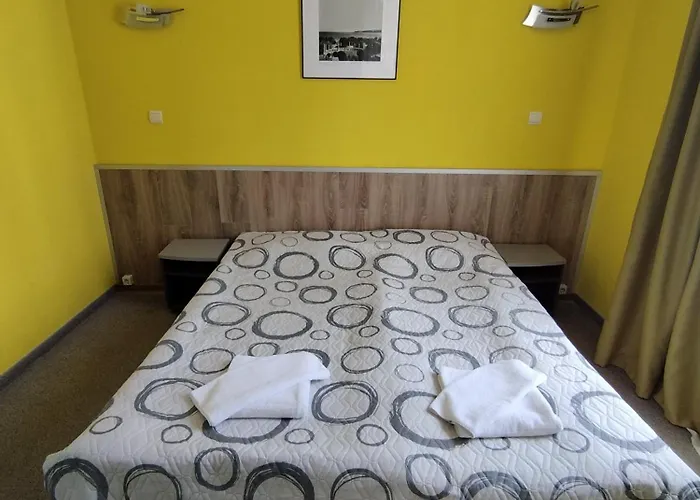 Opera Family - Former 3* וארנה