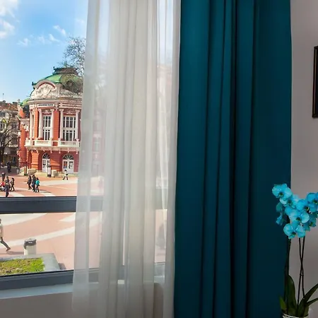 Opera Family - Former 2* Варна