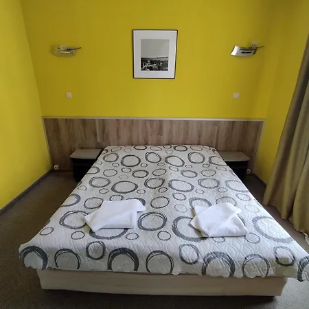 Opera Family - Former 2* فارنا